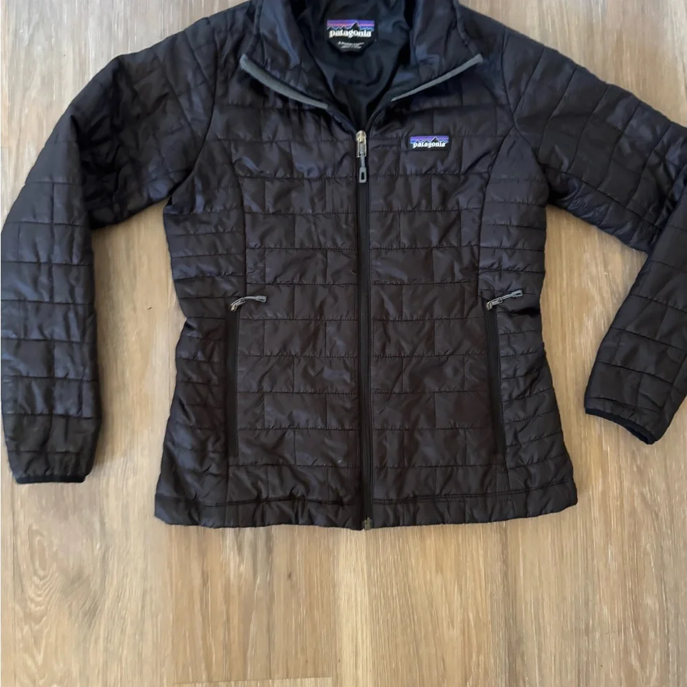Patagonia Women's Black Puffer Jacket - Picture 3 of 10